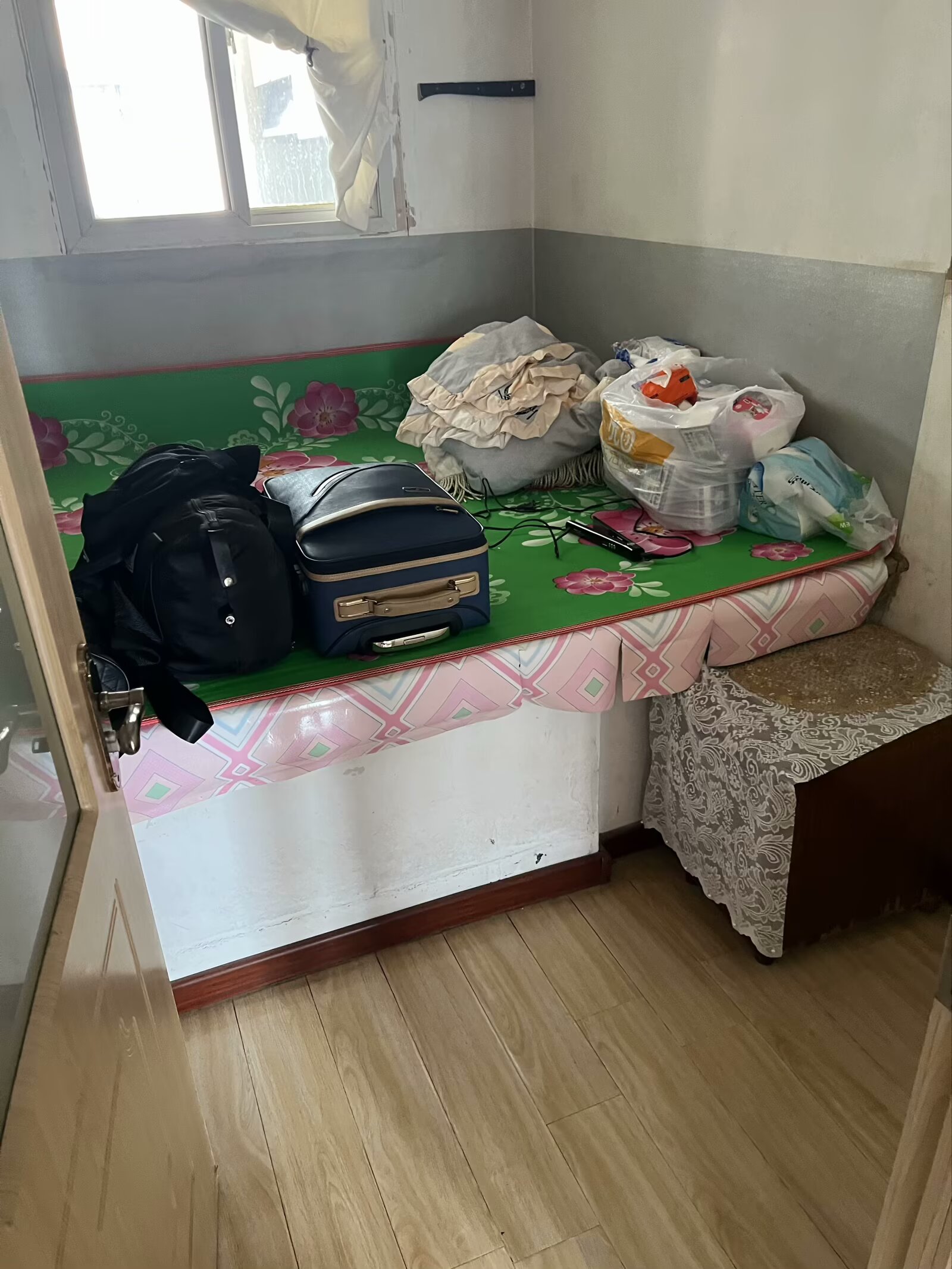 便宜出售东山小区二楼可短租