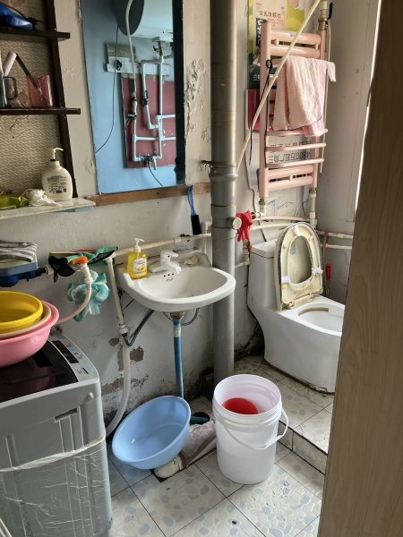 便宜出售东山小区二楼可短租