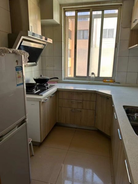 向阳二区三楼89.9平，两室可改三室，位置好，拎包入住