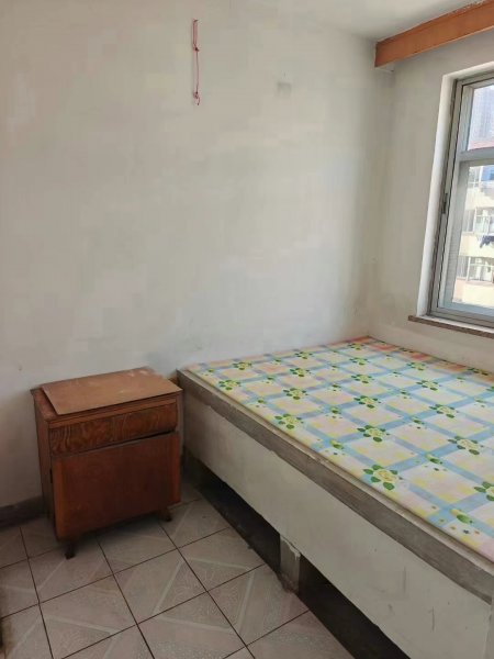 特价城东一区4楼77平，双气齐全，价格便宜。