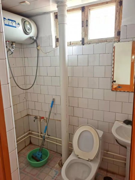 馨园小区贴地4楼80平2室家电家具齐全双气有空调热水器800/月干净整洁拎包入住