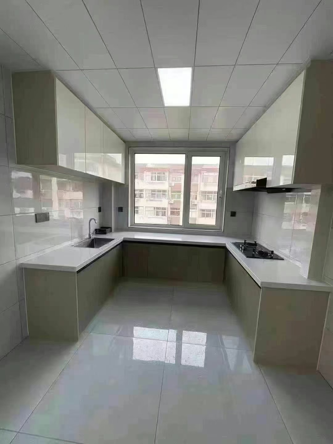 光明小区三楼西边户，99.58平，三室两厅一卫，全屋定制，特价49.8万