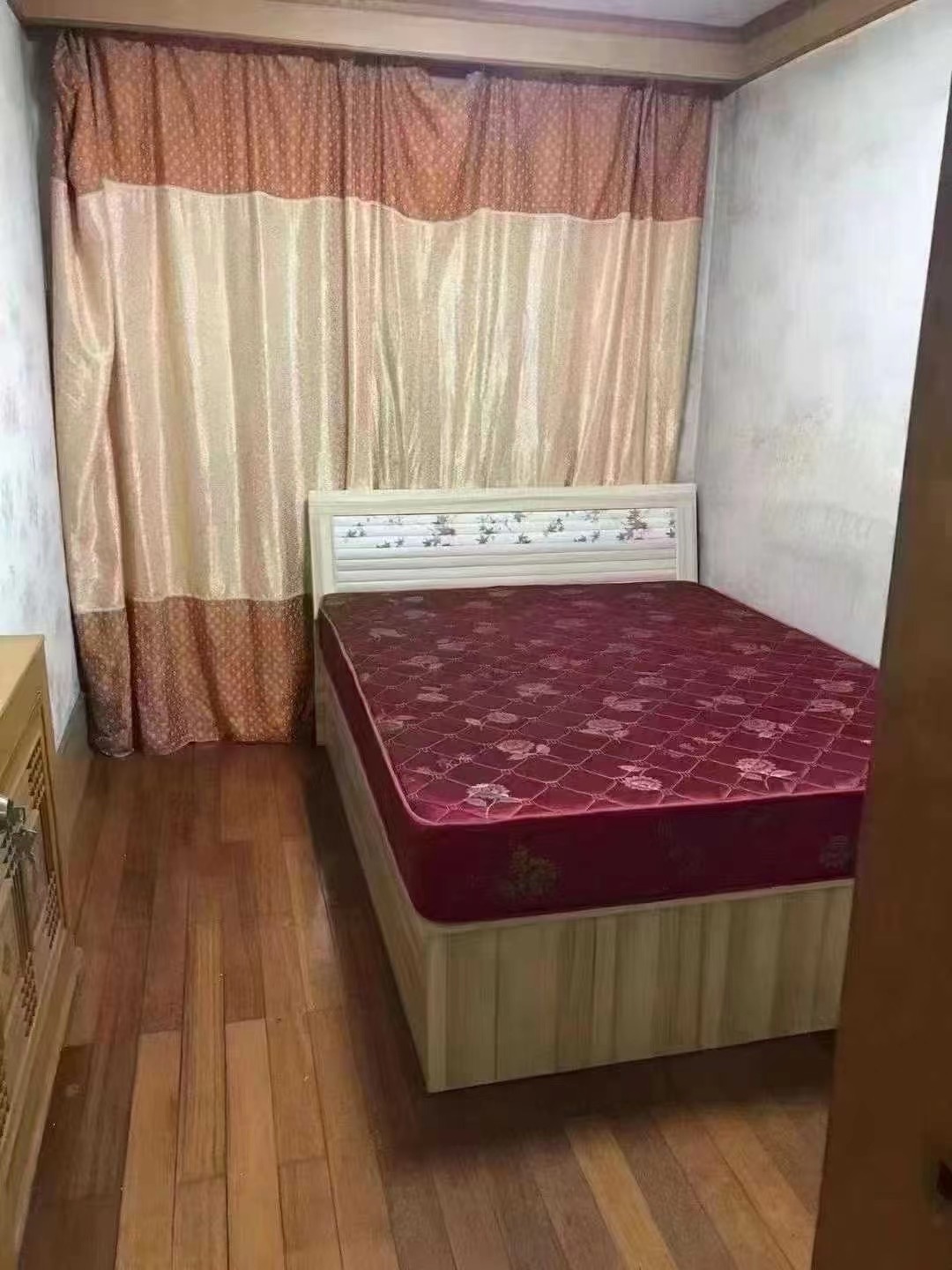富‮小寓‬区，一‮边楼‬户108.6平三‮两室‬厅，三‮朝室‬阳卫‮间生‬带窗51.8万