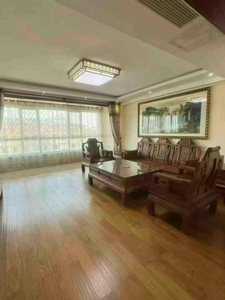 富兴苑小区，七楼139平 85万，三室两厅两卫，豪华装修