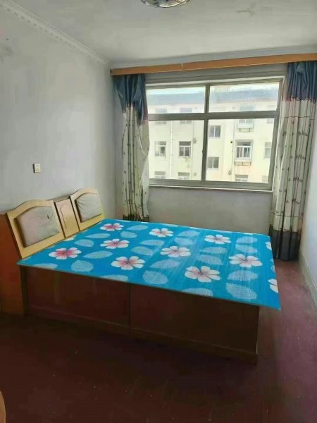 城东一区 4楼，77平，29万，三室‏