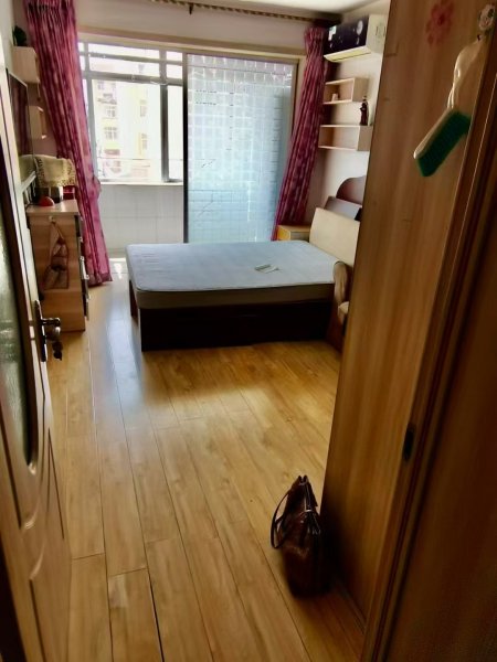 黄山小区贴地3楼60平，精装2室，家具家电齐全