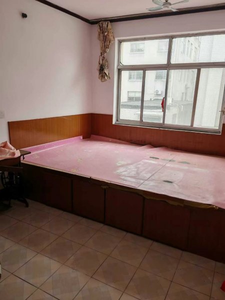 建行家属楼，一楼，71平， 29.8万 双气齐全