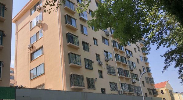 丽园二区 学校旁边2楼 96平方 45万
