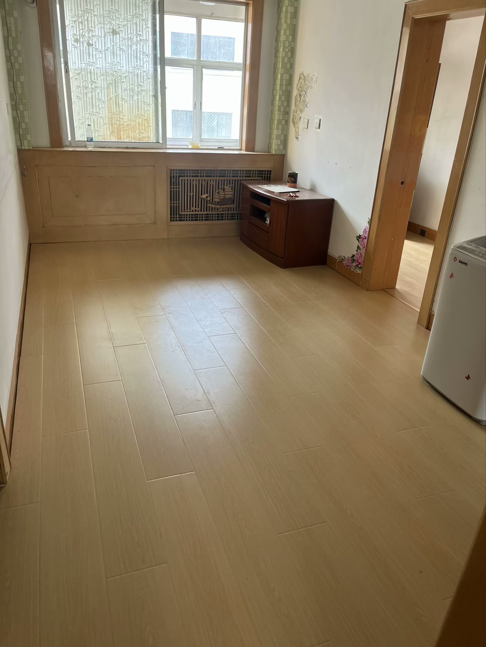 出租华冠小区三楼