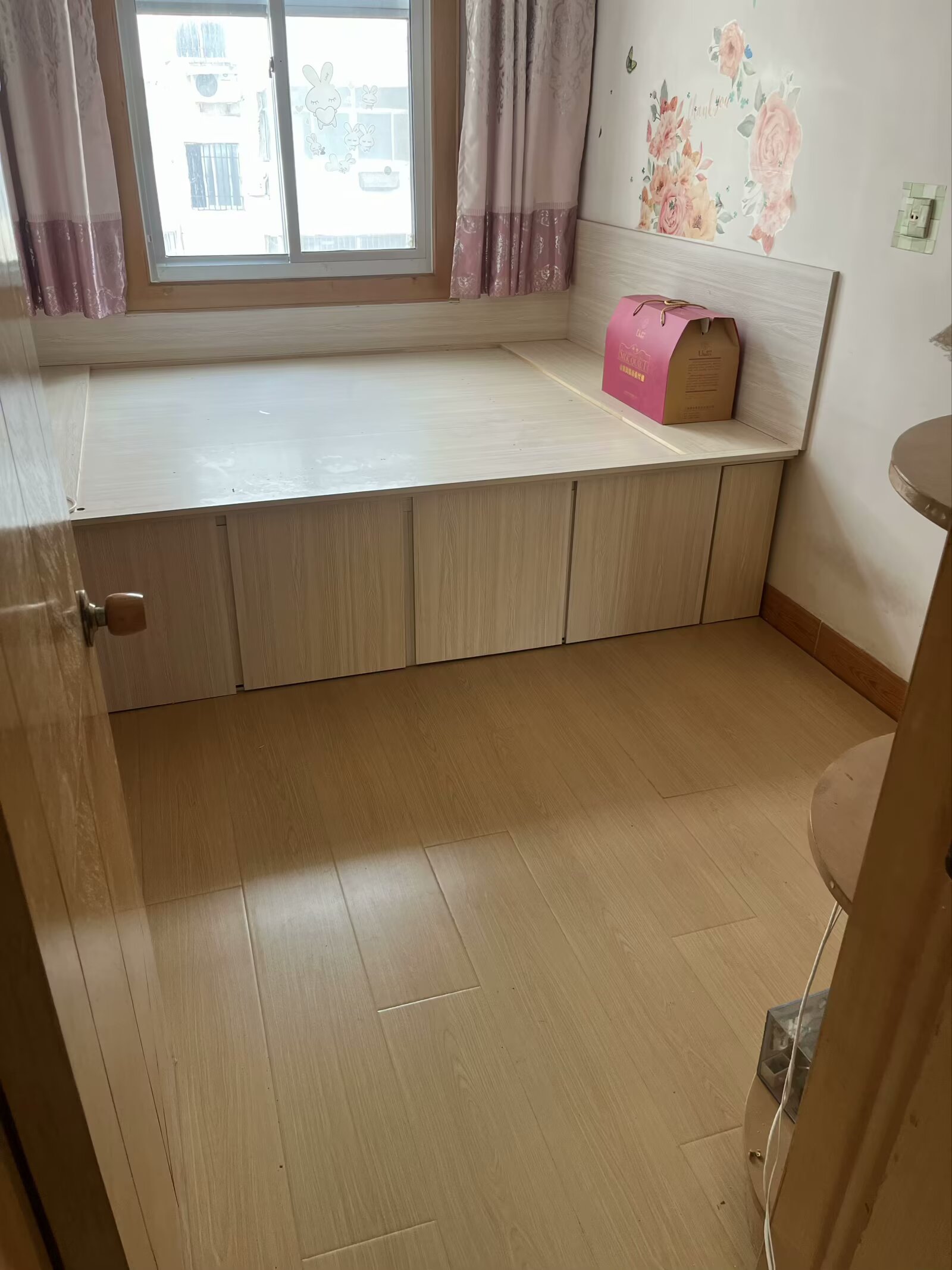 出租华冠小区三楼