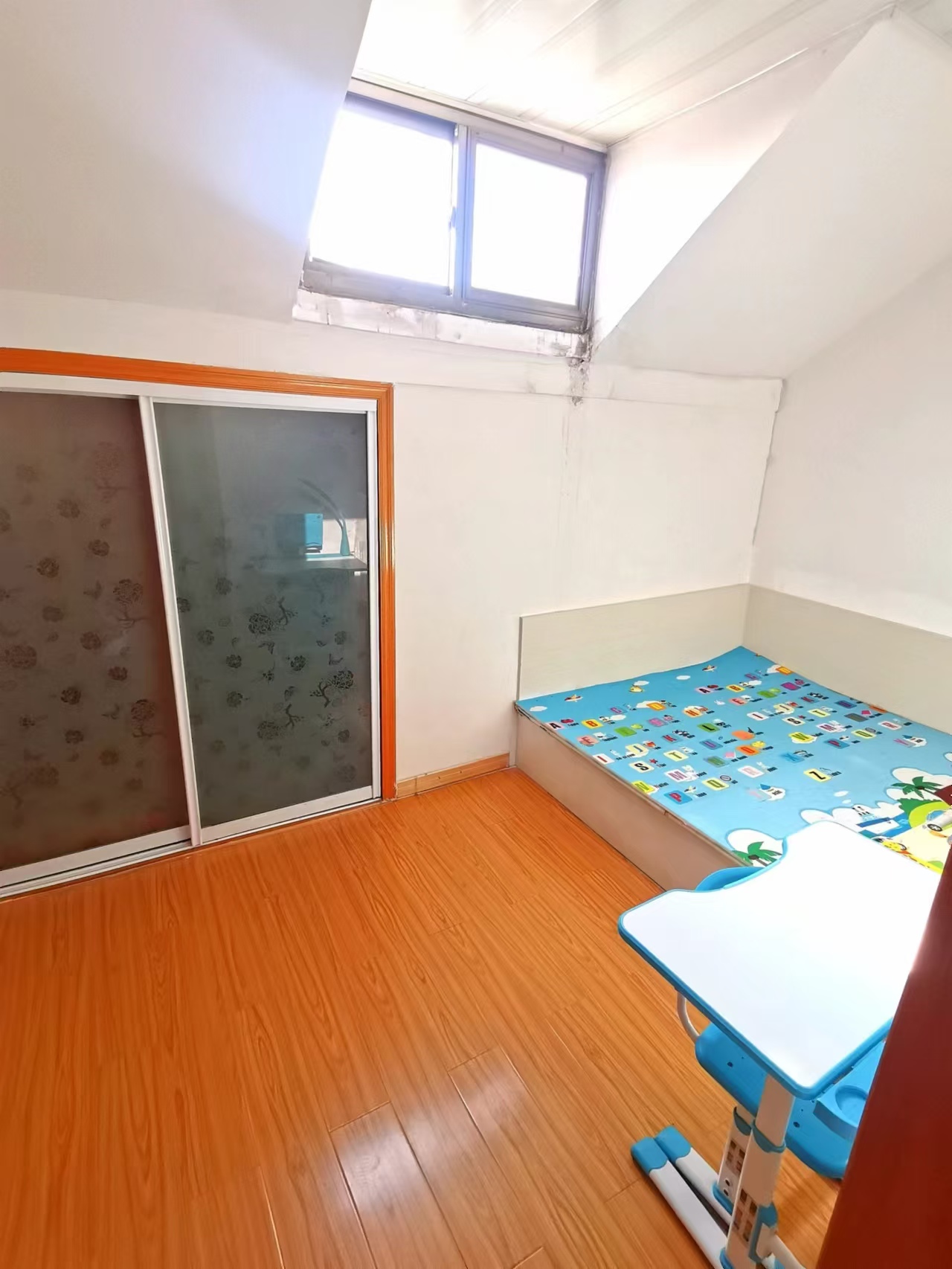 怡园小区6楼85平2室家电家具齐全有空调热水器700/月