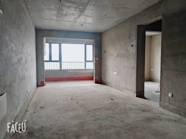 恒大天悦 电梯框架住人3楼 114平毛坯 南厅 三室 全明户型 41.8万 车位单算