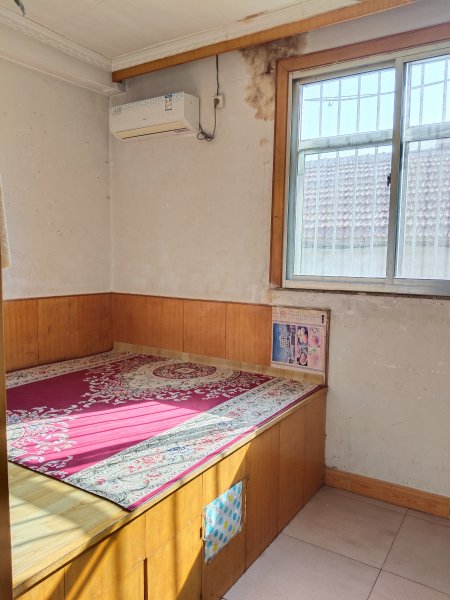 金青岭公园跟前精装平房出租