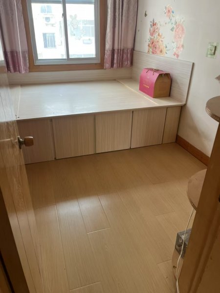 出租 华冠二区三楼 拎包入住 月租700