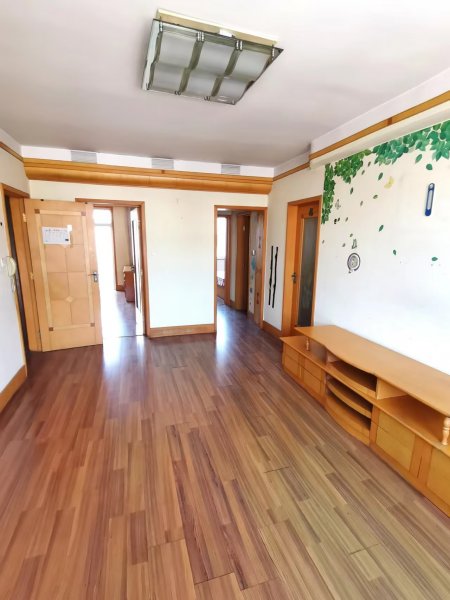 城东二区5楼90平3室家电家具齐全双气有空调热水器1000/月干净整洁拎包入住