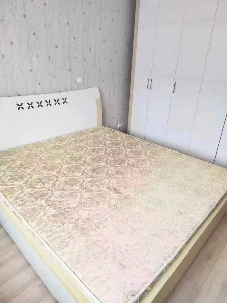 富豪城框架新房4楼半（非顶楼）102平 特价29.8万！3室！精装带家具家电