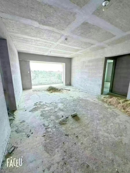 香榭丽中心花园161平，电梯6楼，93.8万，四室两卫一衣帽间