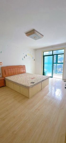 阳光丽苑小区，框架2楼 97平，39.8万 精装短住，双气地暖，三室一厅