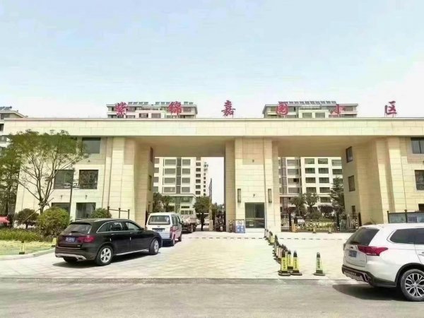 紫锦嘉园 2楼 西户 142.7平，109.8万，三室 两厅 两卫