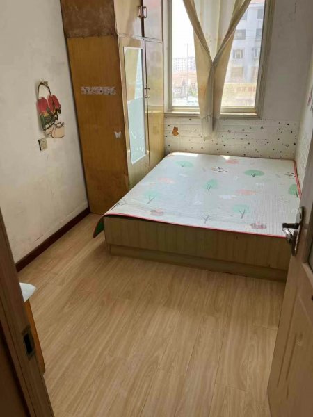 出租 东山小区二楼 三室拎包入住月租700