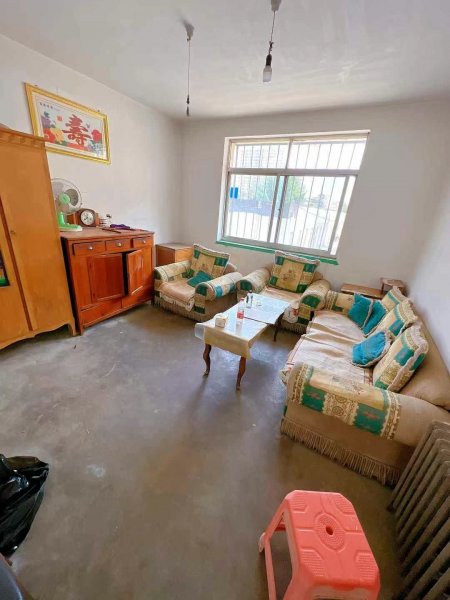 教育巷贴地1楼，68平，23.8万，两室两厅，双气齐全