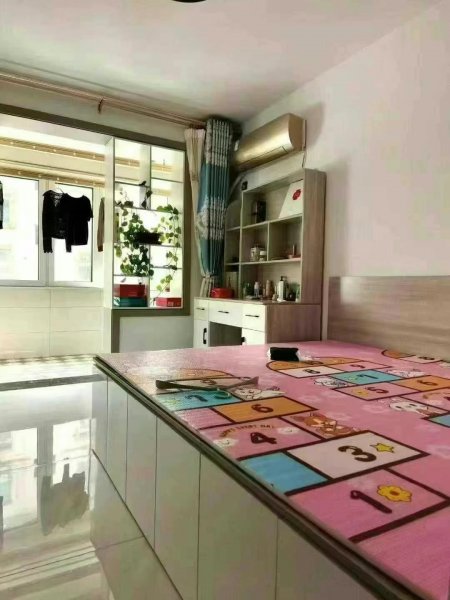 世纪花园1楼120平，65.8万 ‌‌ ﻿‏‍ ‎ 精装短住三室两厅，双气齐全‏‎