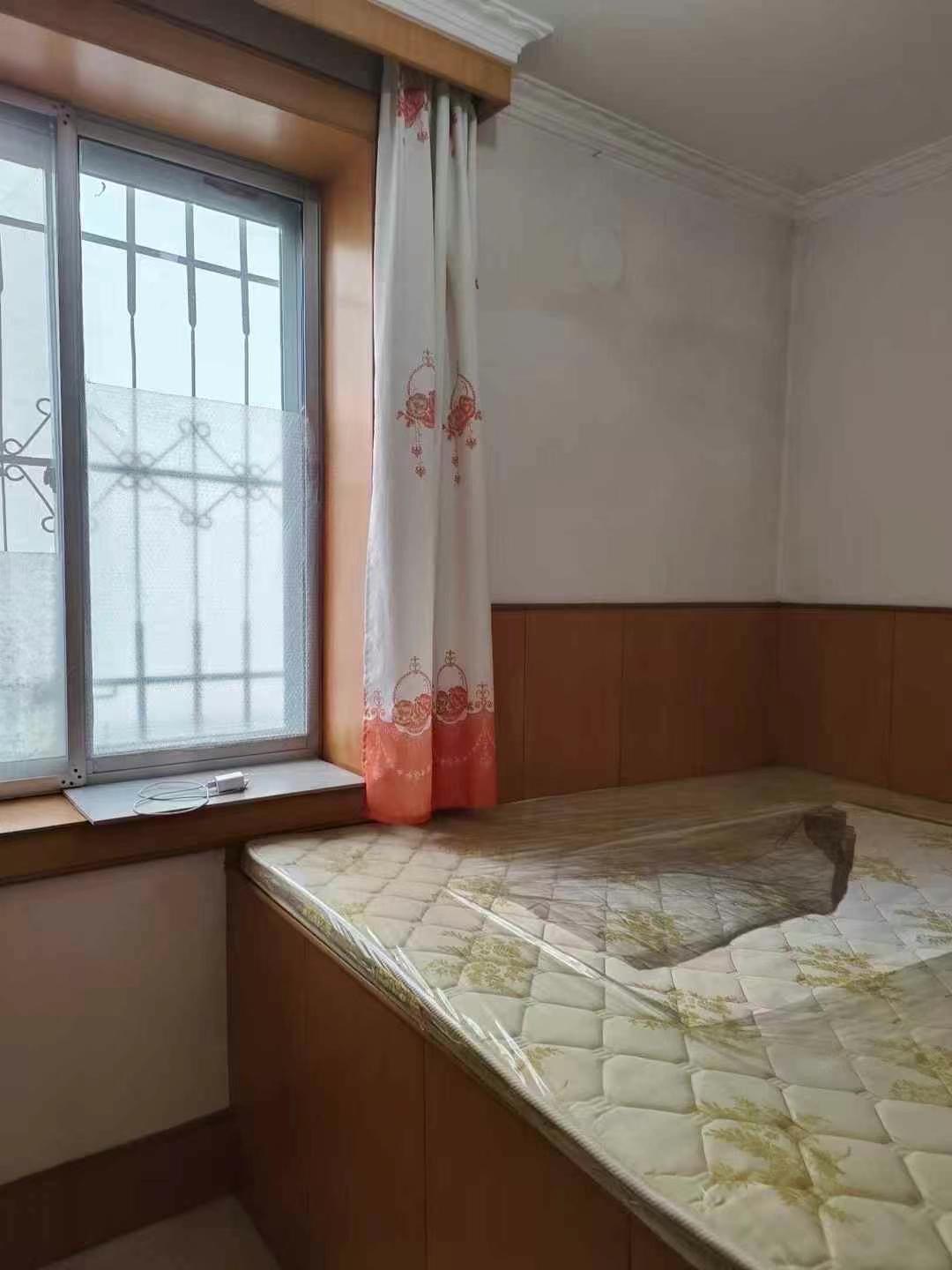 怡园光明学区房，怡园小区黄金二楼78平，北厅，三室，两室向阳售38.8万