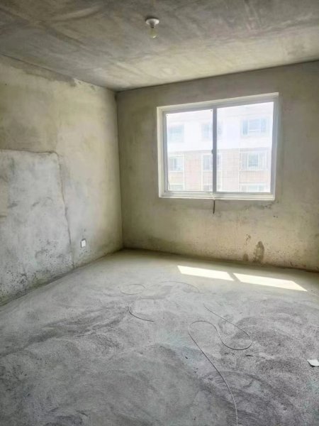 幸福二期框架5楼赠阁楼，边户87+95平，阁楼利用面积大，4室两卫，全明户型39.8万
