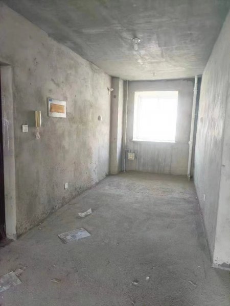 幸福二期框架5楼赠阁楼，边户87+95平，阁楼利用面积大，4室两卫，全明户型39.8万