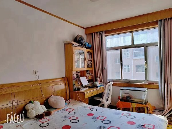 东山小区 三楼 70.3平 42.8万 三室 双气入户