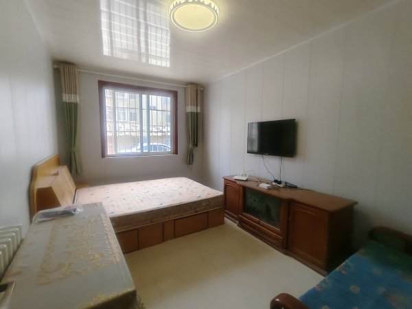 黄山小学后贴地一楼