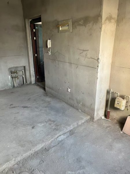 一口价 5万 吉祥家园六楼 毛坯 70平 双气都有