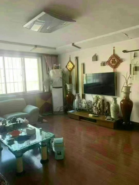 金丰苑小区，一楼东，119平，66.8万 3室2卫，三室朝阳