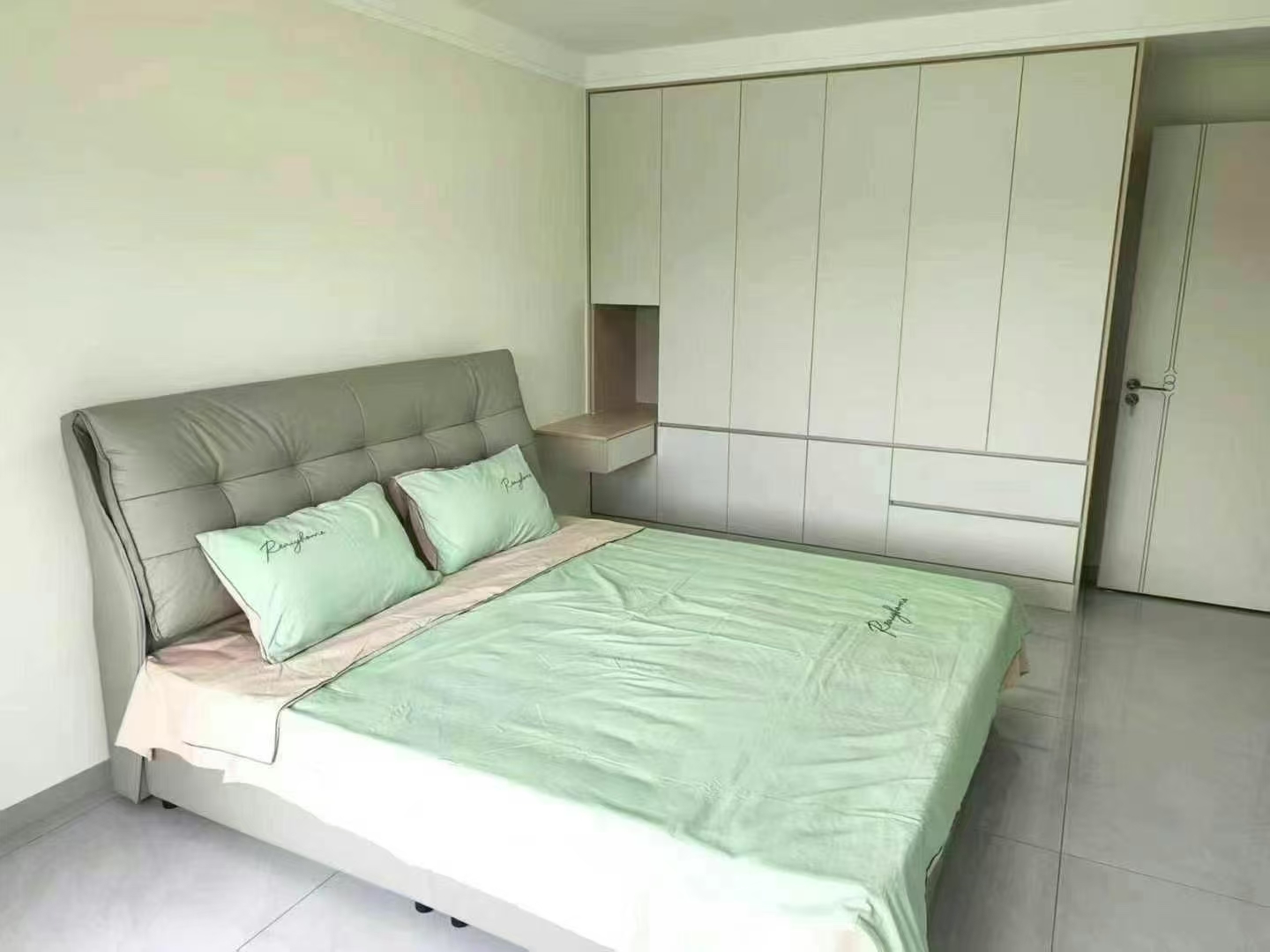金苹果小区三楼114.5平，精装未住三室两厅，地暖平开内倒窗