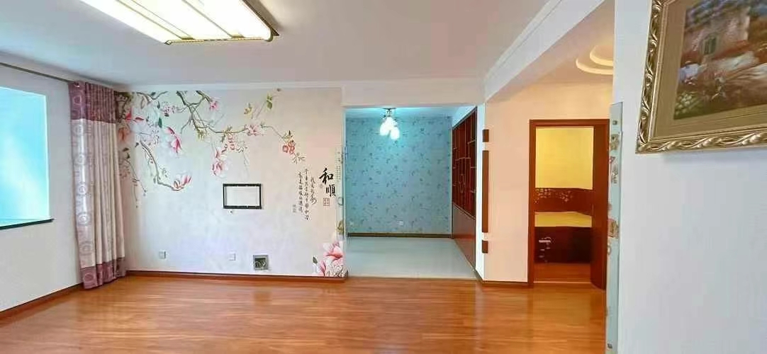 富豪城东区框架2楼，101平， 49.8万 三室二厅，精装短住