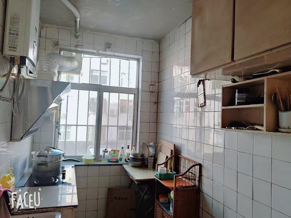 出租自家楼房 福利巷一楼 73平 三室 地暖天然气 家里干净板正 月租800