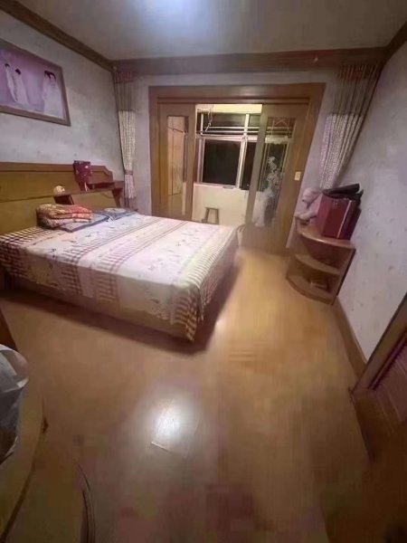 光明小区四楼73.58平，两室，配所有家电，双气，拎包入住