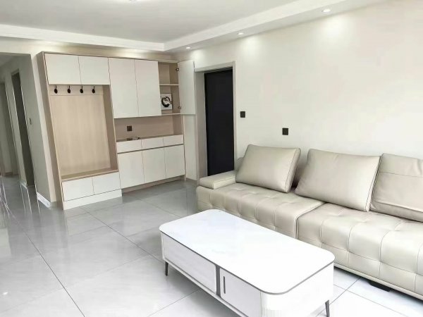 金苹果小区3楼114.5平，精装3室朝阳两厅一卫，地暖平开内倒窗全屋定制，54.8万