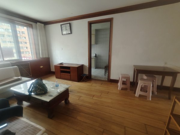 向阳二区二楼三室