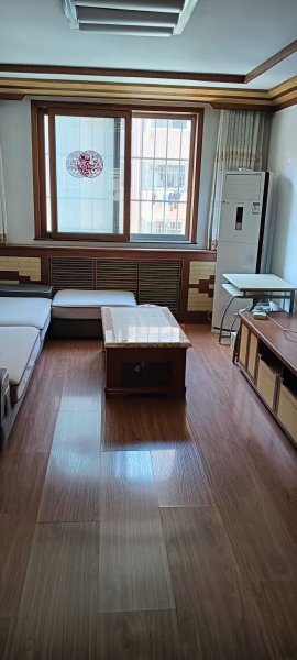 金丰苑2楼96平板正两室1200元
