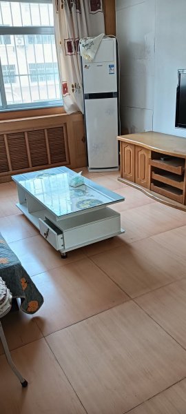 金泰小区2楼81平板正两室家电齐全1000元
