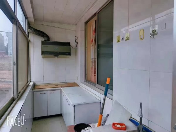 特别适合老人居住 锁厂家属楼二楼 拎包入住 13.8万