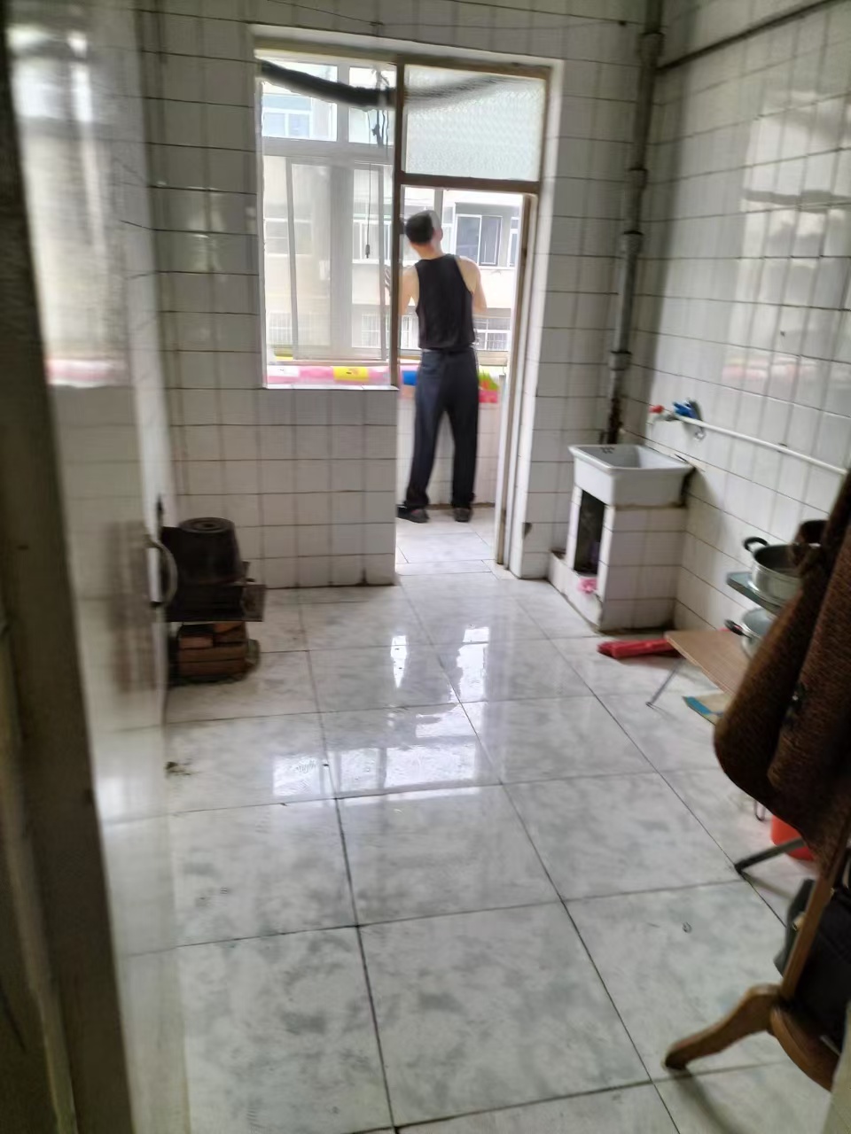 黄山小学北贴地2楼68平2室家电家具齐全500/月干净整洁拎包入住
