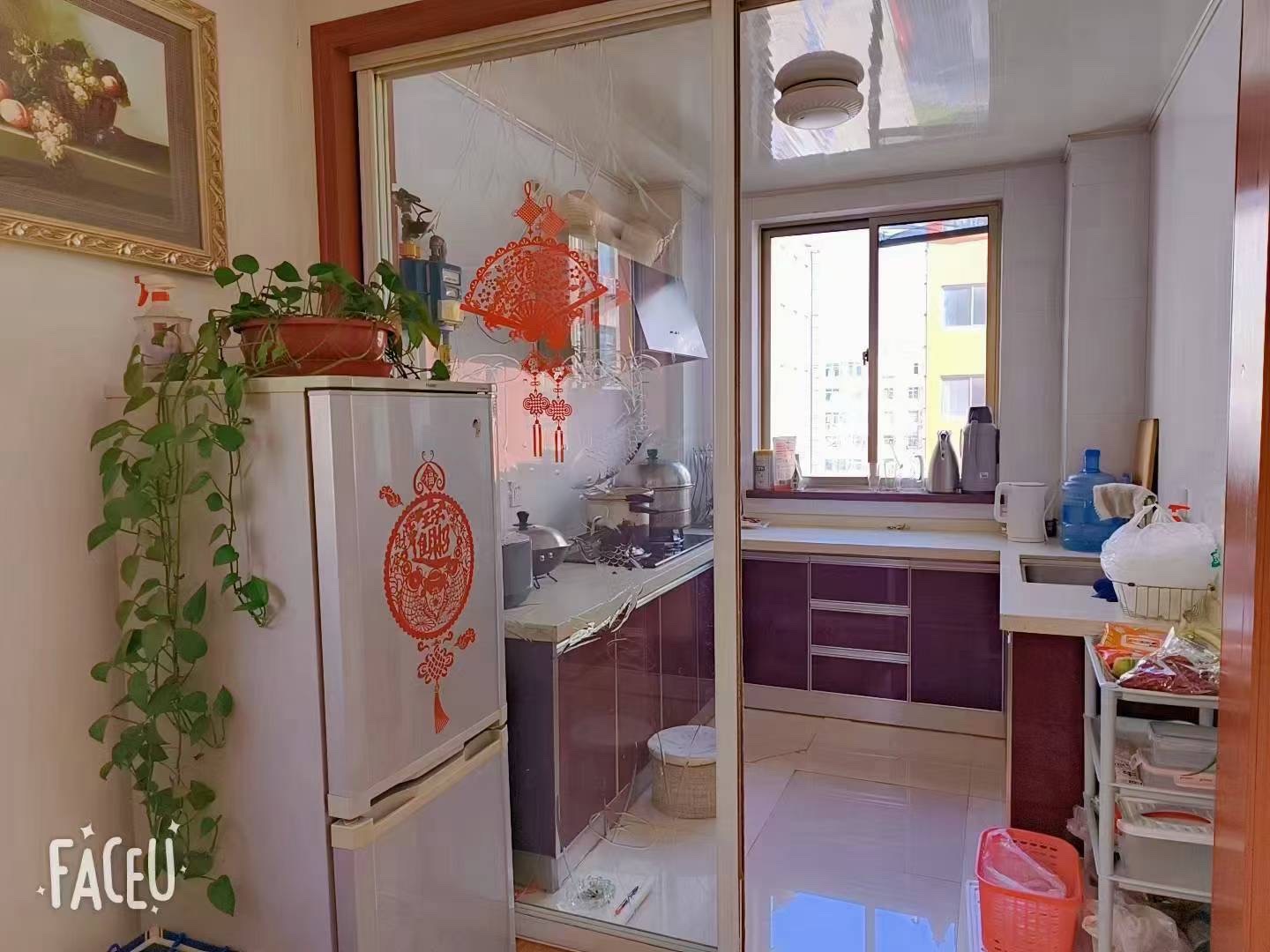 东风华冠框架2楼100平，两室两厅地暖，干净板正，家具家电齐全，拎包入住