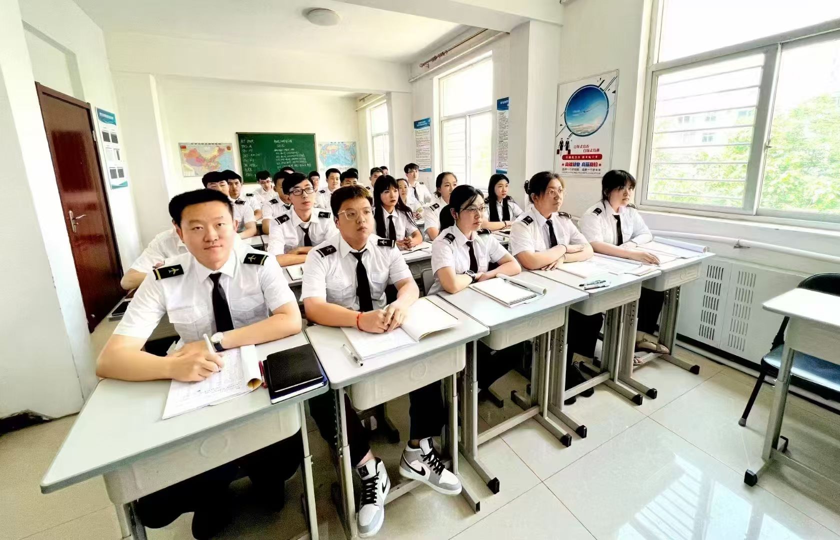 航空票务男女不限中专以上学历定向安置