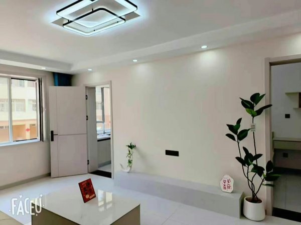 金丰苑小区，一楼东户，92.5平！55.8万 精装未住！三居室！地暖