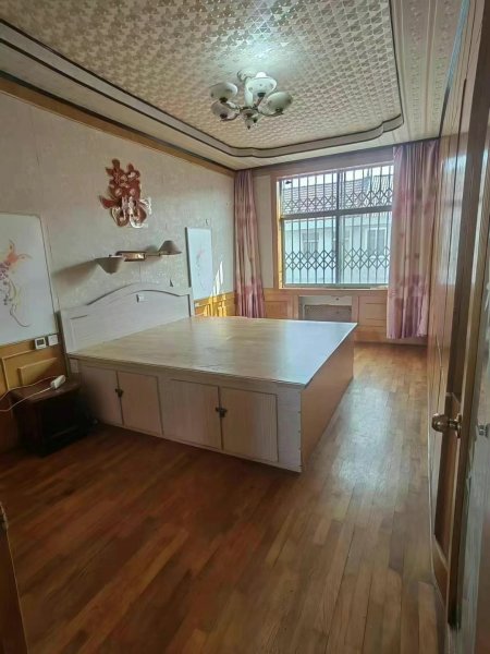 夏南别墅，房本面积185平，有双气，太阳能，冰柜，集体供暖，年租1500一个月