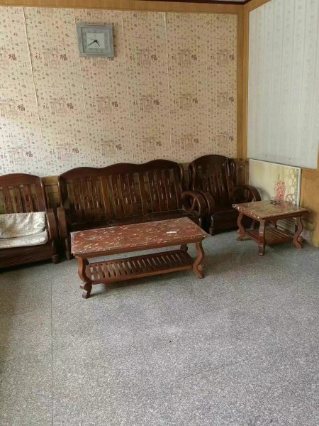 夏南别墅，房本面积185平，有双气，太阳能，冰柜，集体供暖，年租1500一个月
