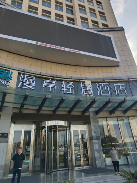 近市政府胜利街中段香榭里花园公寓出租，45平一厨一卫，可短租民用水电，密码锁