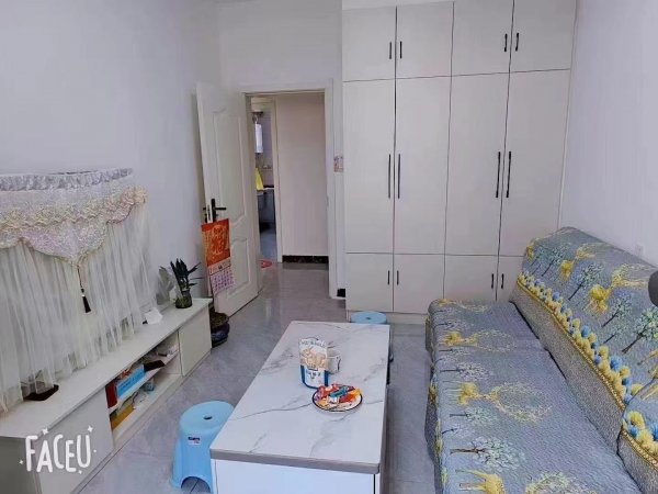 华冠一区精装短住一楼出售